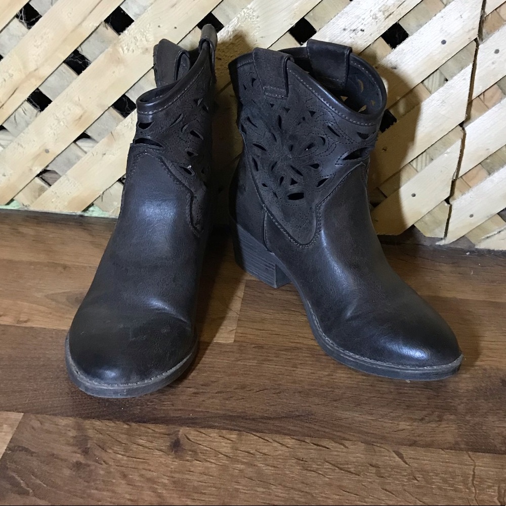 Arizona ankle cut out cowboy boots